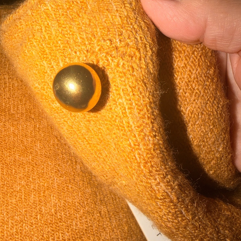 Necks Alice + Olivia Gleeson Wool Metal Ball Sweater in Tan Gold NWT - Picture 4 of 4
